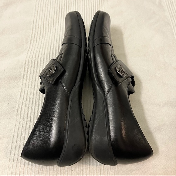 Munro woman's black leather slip-on shoes, women’s 8.5 SS - Picture 7 of 9